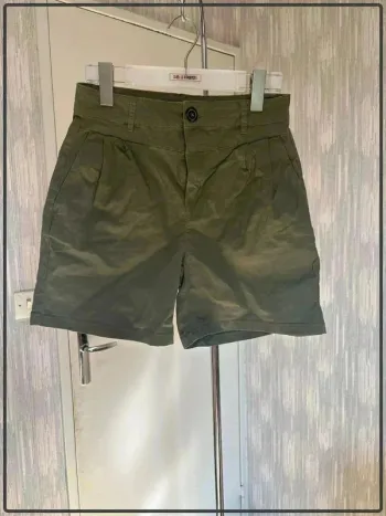 Short taille 34 marque cache cache *