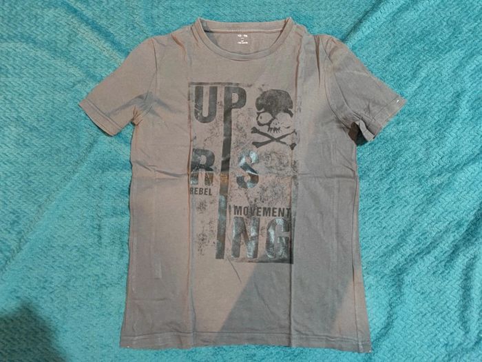 🌺t shirt manches courtes imprimé kiabi taille XS ou 14 ans