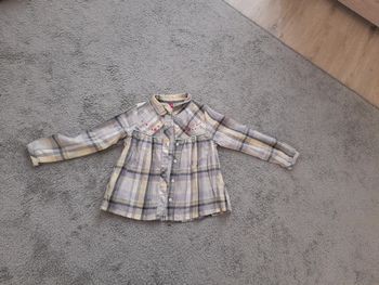 Chemise à carreaux fleurie