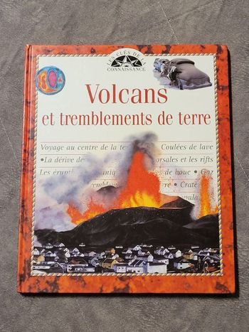 Volcans et tremblements de terre (Les clés de la connaissance) Par Dinscey Knight, Françoise Fauchet