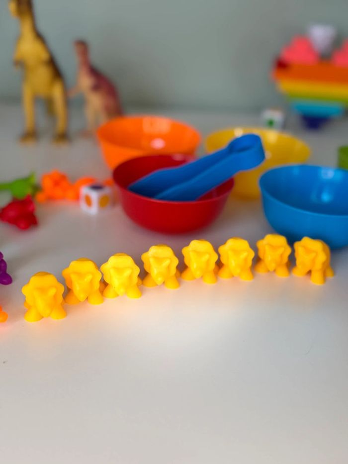 Figurines colorées les Dino à trier: Dénombrer, Compter, Couleurs,Motricité - photo numéro 11