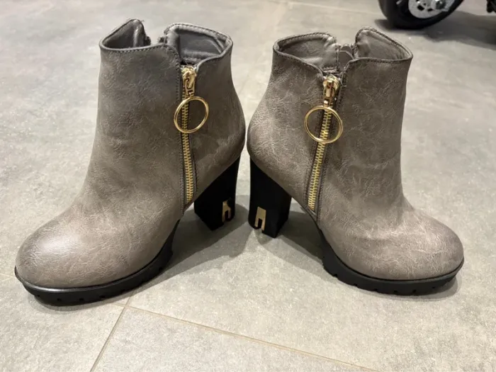 Bottes/bottines  talon noir/gris taille 38 Libra Pop nouvelle - photo numéro 8
