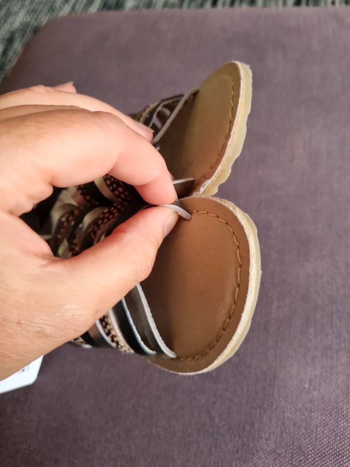 Sandales Vertbaudet neuves cuir taille 27 - photo numéro 4