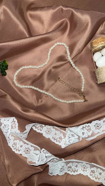 Collier classique en perles blanches