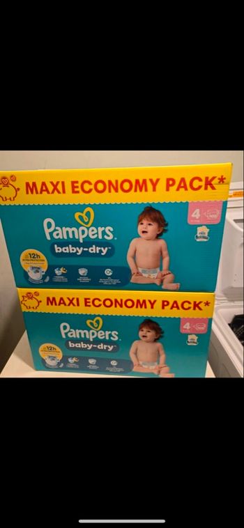 2 paquets de Pampers taille 4