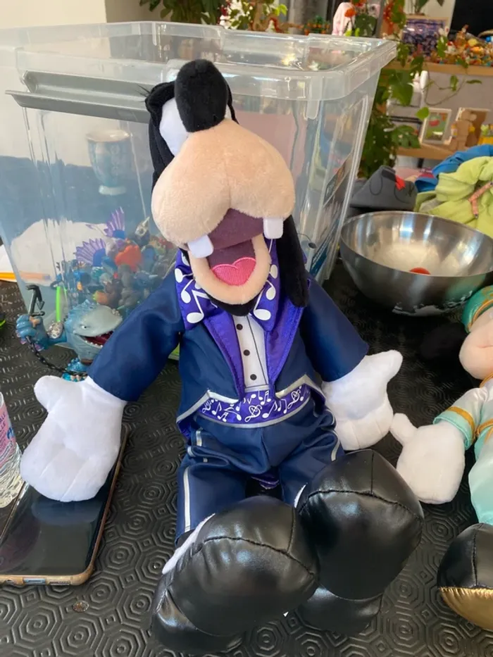 Peluche music goofy