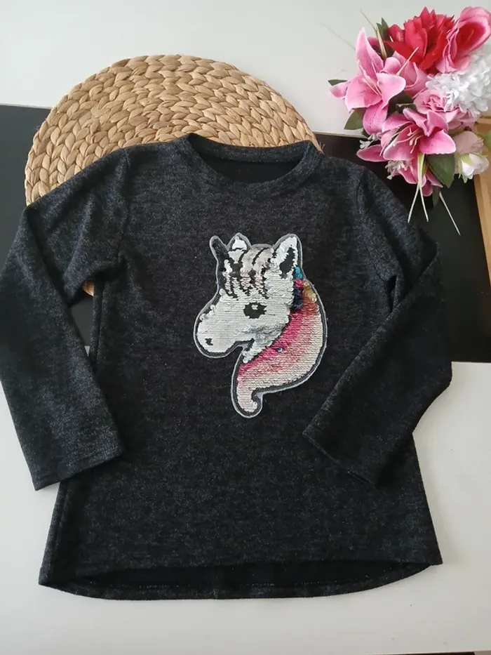 Pull hivers licorne C&A Taille 8 ans🌿💝