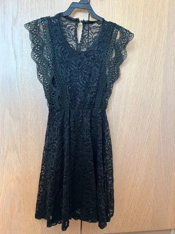 Robe noire sans manches