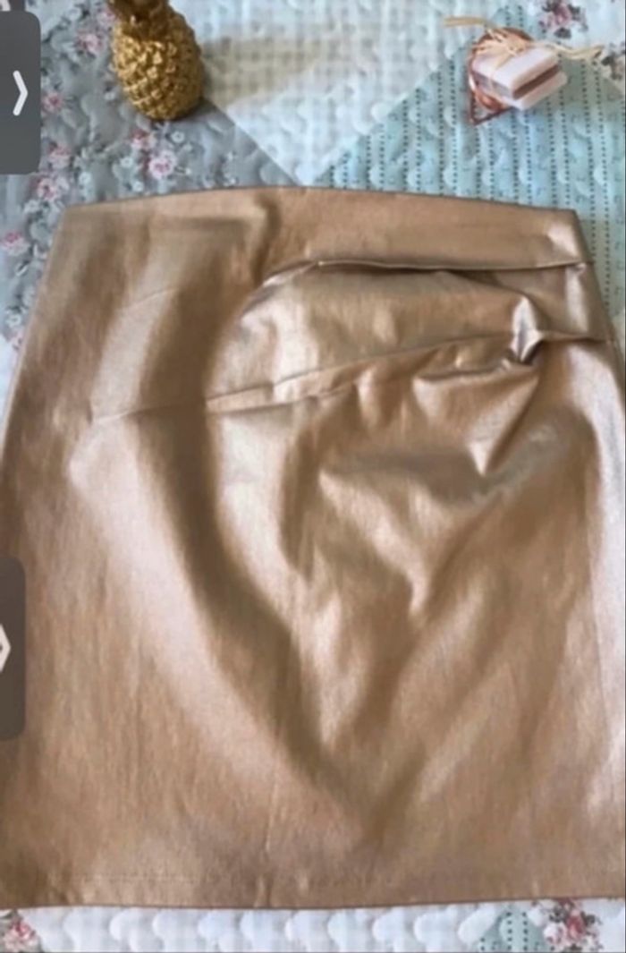 Jupe pour femme NEUVE avec étiquette taille 36 couleur doré - photo numéro 4