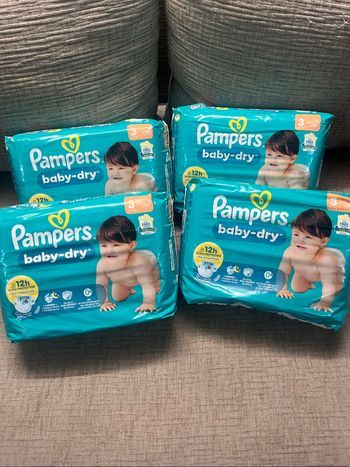 LOT PAMPERS TAILLE 3