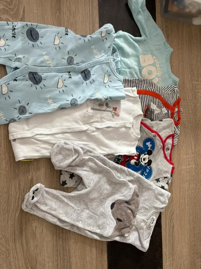 Lot de vêtements 1 mois - photo numéro 3