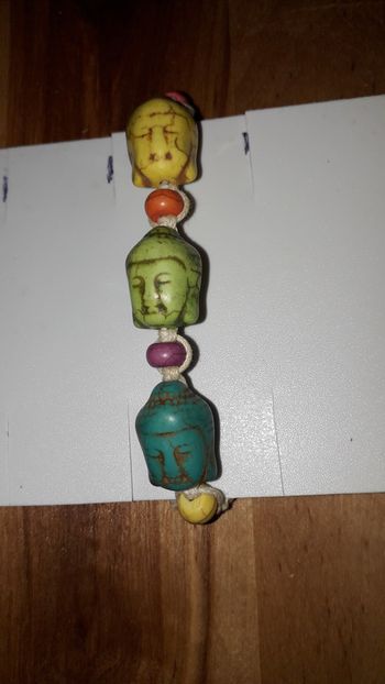 Bracelet 3 têtes de Bouddha et macramé Fait main