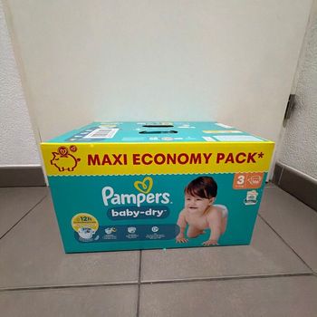 136 couches Pampers T3