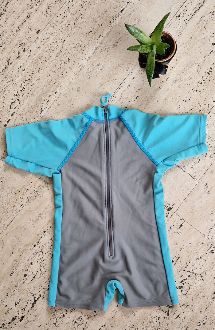 Combinaison anti-UV bébé T. 6/12 m. - photo numéro 2