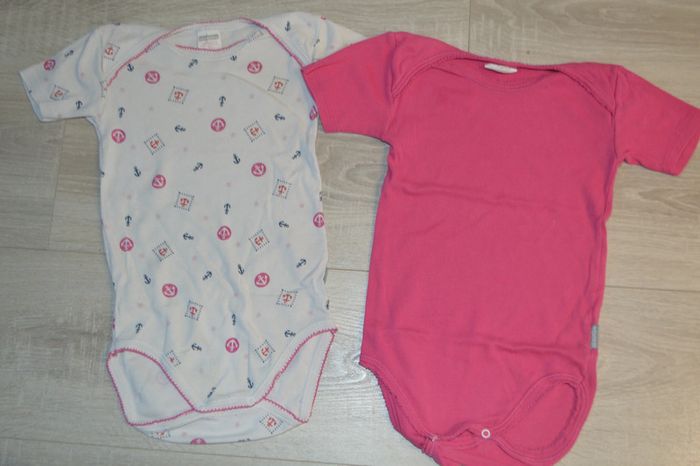 Lot de 4 bodys manches courtes Absorba 3 ans - photo numéro 2