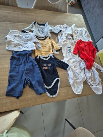 Lot bodies 1 mois