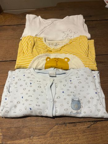 Lot pyjama Taille 12 mois