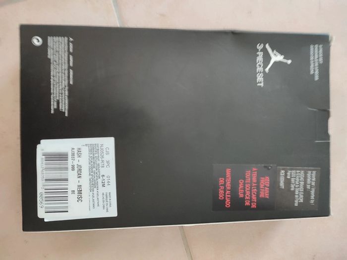 Coffret Jordan bébé 6-12 mois et paire de baskets jordan Max Aura 4 pointure 19.5 - photo numéro 6