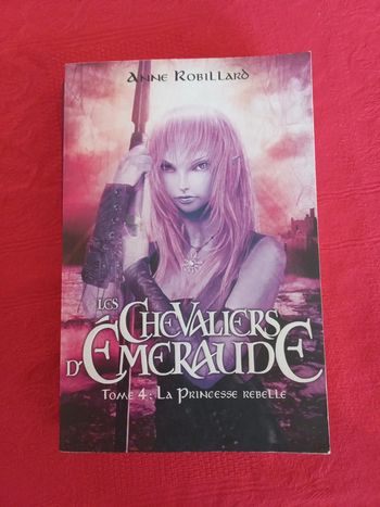 Roman les chevaliers d'émeraude tome 4