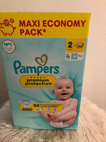 Carton de couche Pampers taille 2