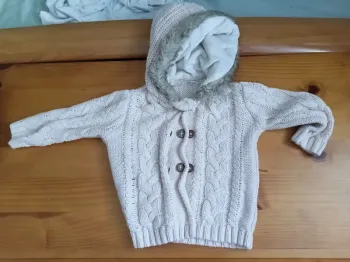 Gilet à capuche fourrée kidkanai 18 mois
