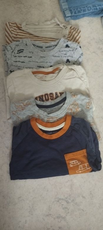 Lot Vêtements taille 9 mois