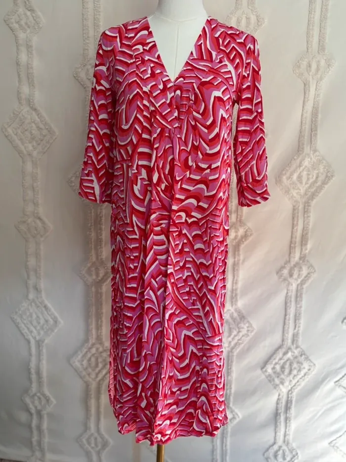 Robe graphique rouge rose ZARA – Taille XS – Coupe fluide mi-longue – Motif psyché rétro - photo numéro 8