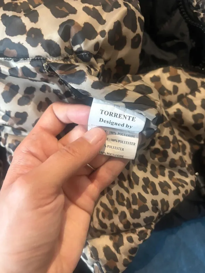 Veste torrente irréversible noir et léopard en très bon état - photo numéro 4