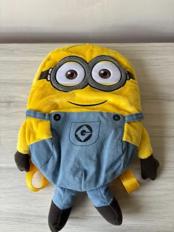 Sac à dos peluche minion