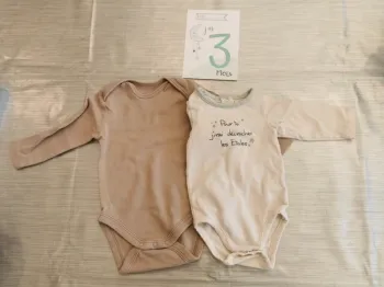 Lot de 2 bodies mixte 9 mois