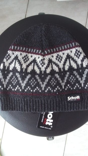 Bonnet Schott