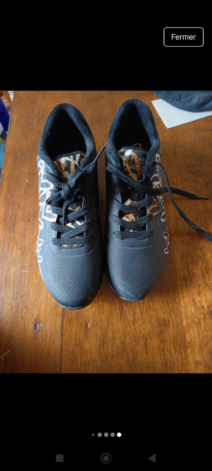 Baskets Skechers portées 1h