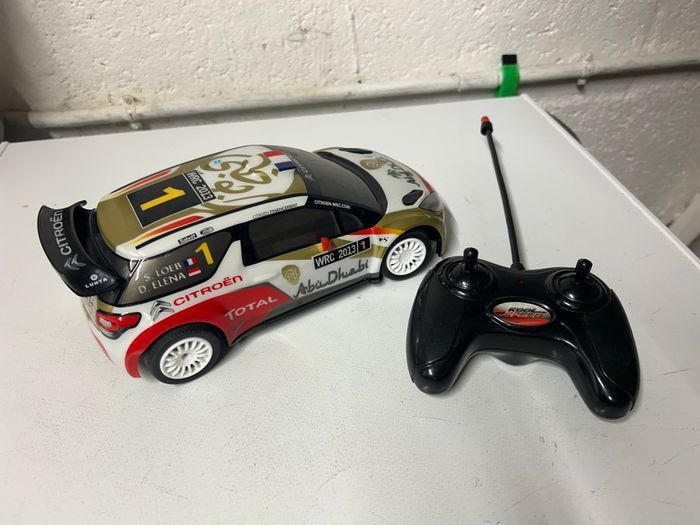 Voiture télécommandée - photo numéro 3