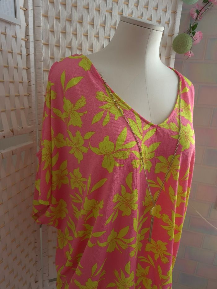 💕Jolie blouse rose poudré aux motifs floraux jaune acidulé avec collier femme TXl / 42 mosquitos 💕 - photo numéro 2