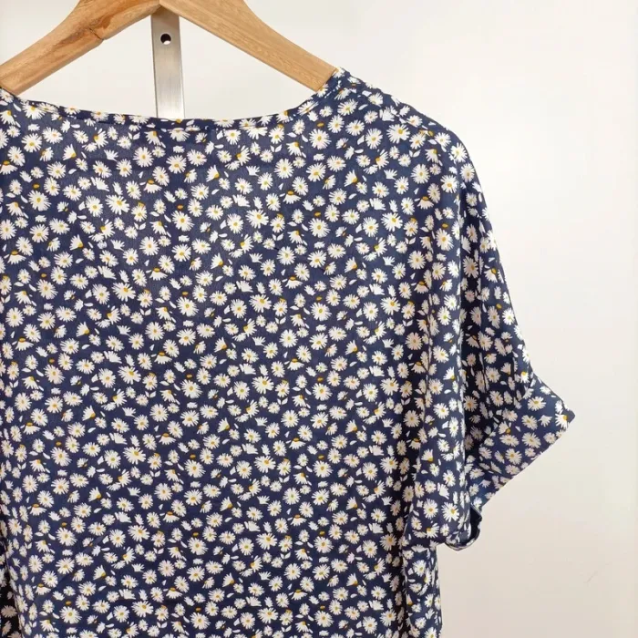 Blouse fleurie bleu marine à marguerites Jodhpur T40 en polyester fluide manches courtes A918 - photo numéro 7