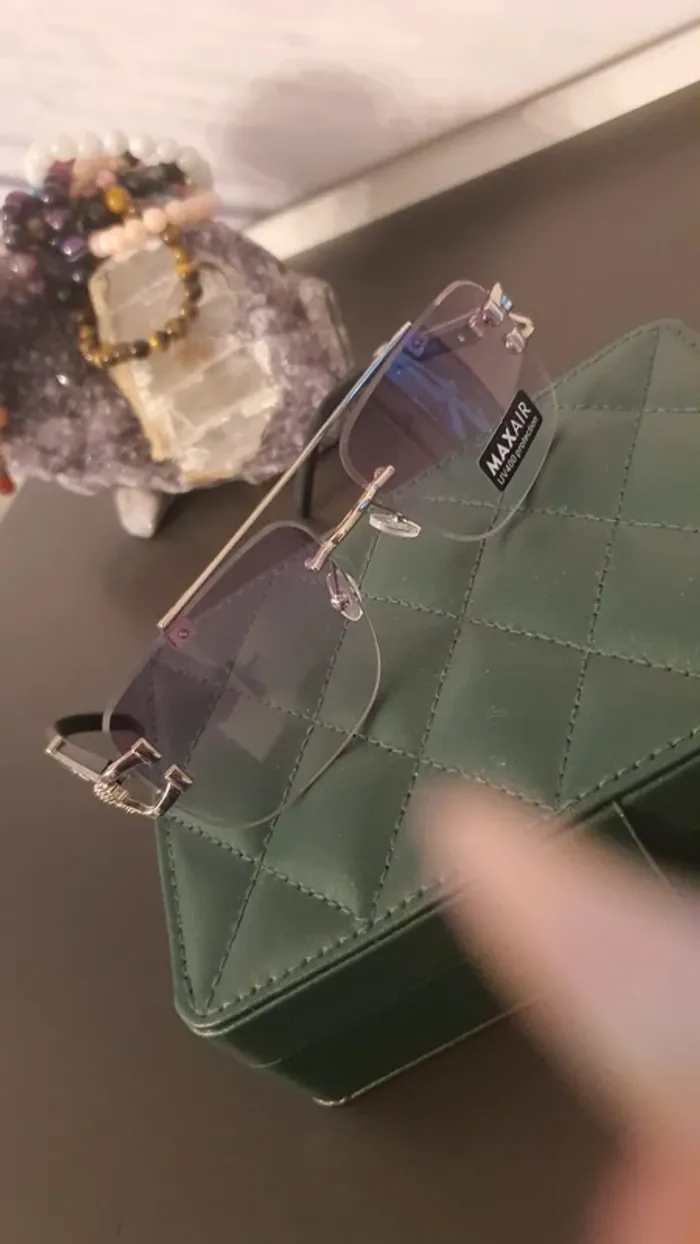 Lunette de soleil - photo numéro 3