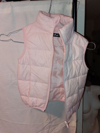 veste sans manche rose t 4ans