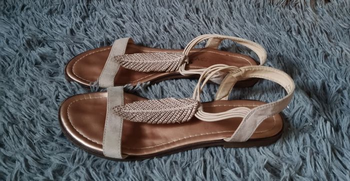 Sandales beige avec strass 40