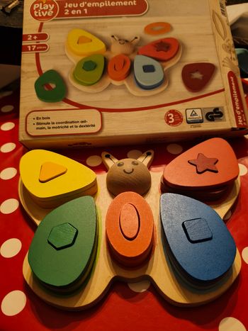 Jeu en bois empilable papillon