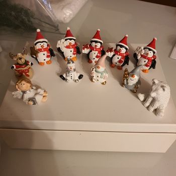 Lot de 11 figurines de noël