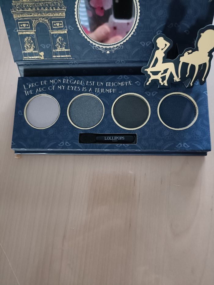Lot de 4 palettes Lollipops + un blush + une houpette pailletée - photo numéro 9