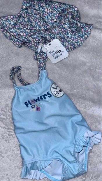 Malliot bain bébé avec chapeau 