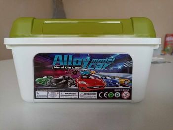 Ensemble de 30 véhicules avec leur coffret de rangement, Neuf