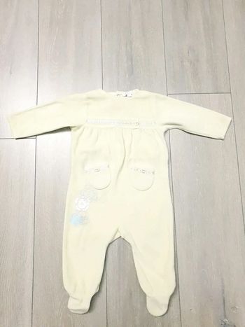 Pyjama jaune clair. Fille 9 mois. Marque Kimbaloo