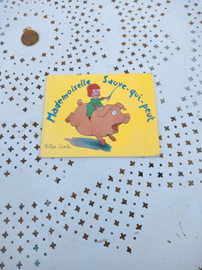 Livre mademoiselle sauve qui peut