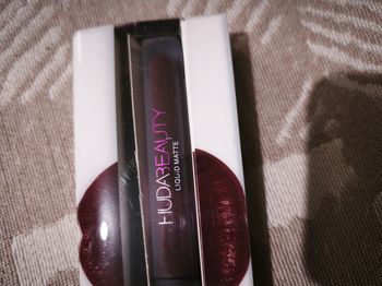 Gloss avec son crayon 