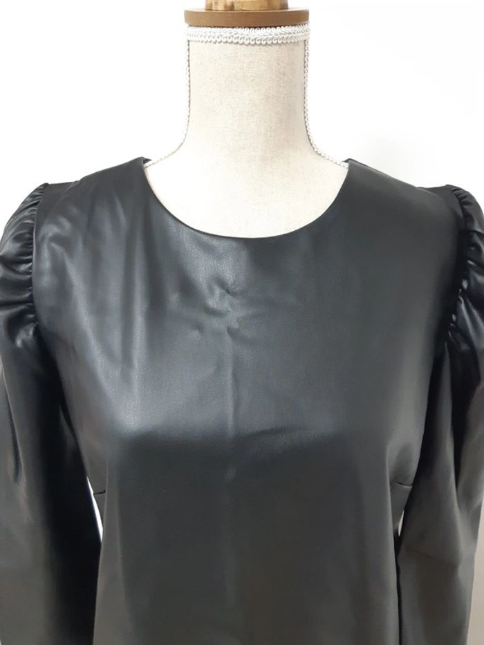 Robe noire en similicuir neuve T36 - photo numéro 2