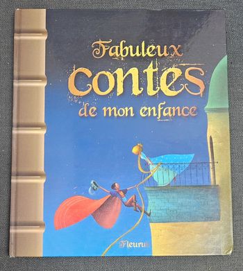 "Fabuleux contes de mon enfance".
Fleurus.
82 pages.
ISBN : 978.2.2151.1701.8