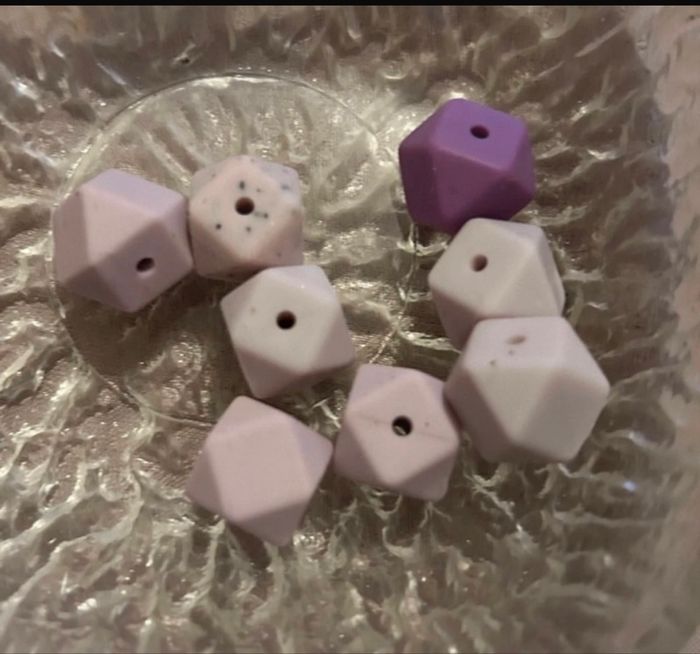 Perles géométriques rose / violet