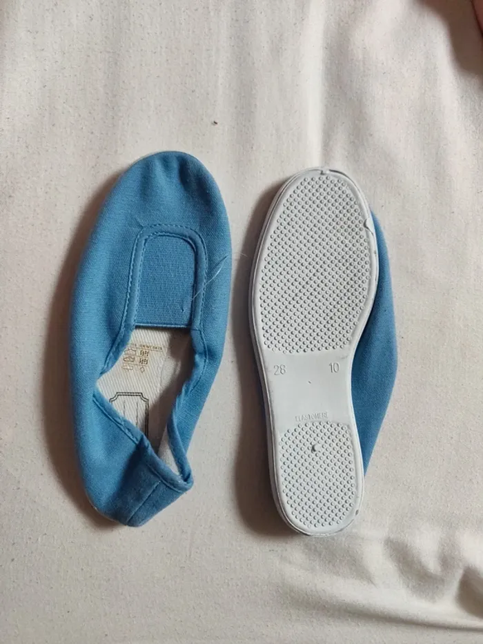 Chaussons gym bleu taille 28 - photo numéro 2